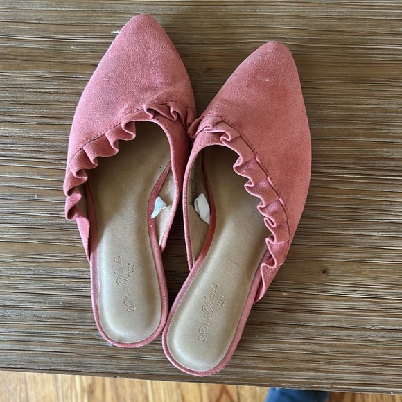 Universal Thread Mules - Picture 2 of 3